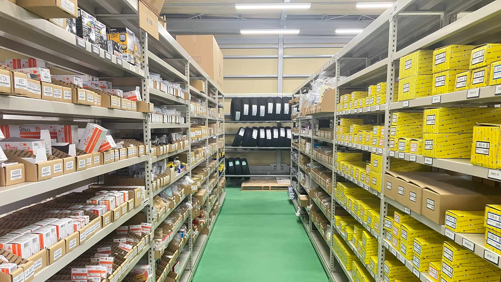 自動車整備部品棚